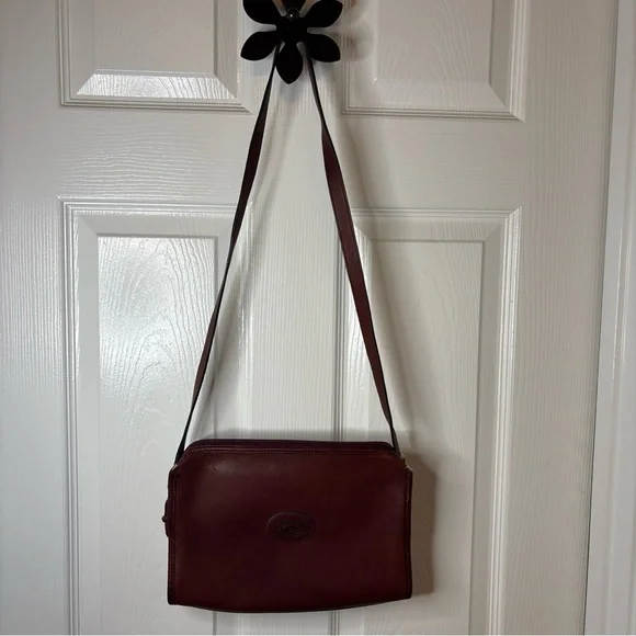 Etienne Aigner Deep Brown Leather Vintage Shoulder Bag Zip Closure Gold Accents - Picture 1 of 12